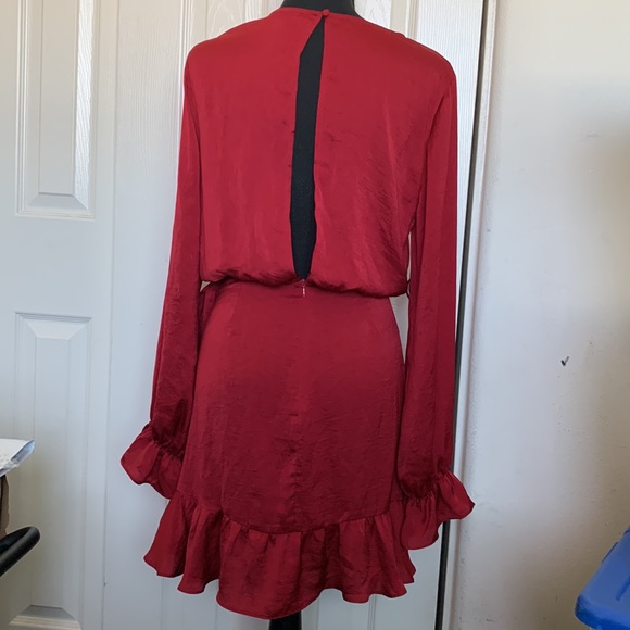 Chiffon Holiday Dress 🥰 - Picture 4 of 7